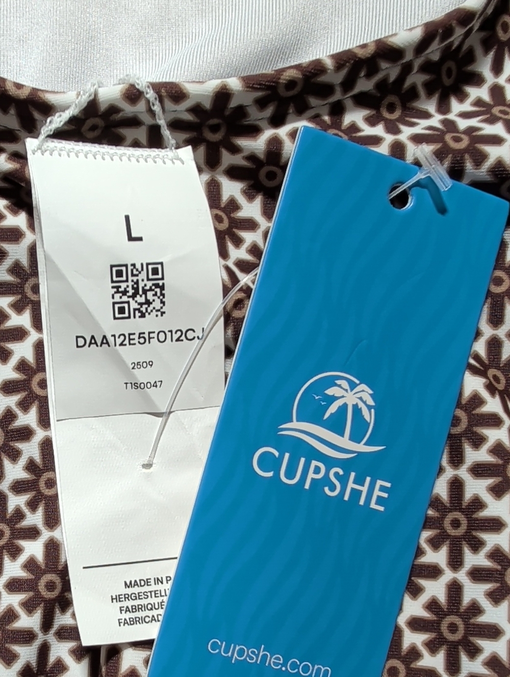 Cupshe Deep V-Neck Crisscross Back One Piece Swimsuit - Picture 8 of 10